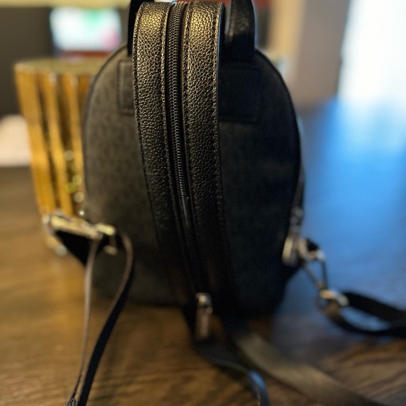 NWT Michael Kors Erin convertible backpack - Picture 4 of 4